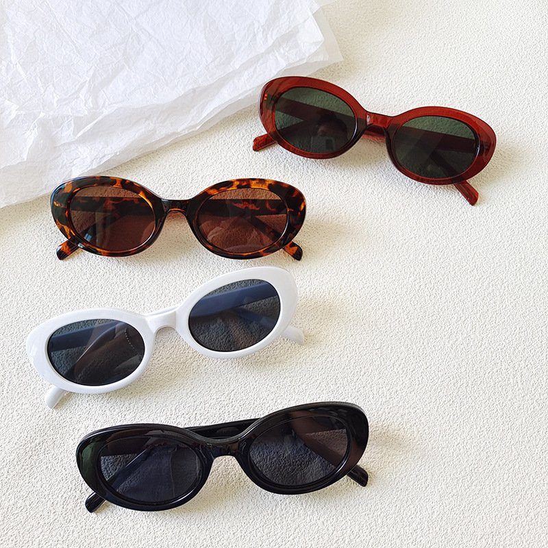 Vintage Small Oval Sunglasses  - đánh giá và giá Designer Sunglasses